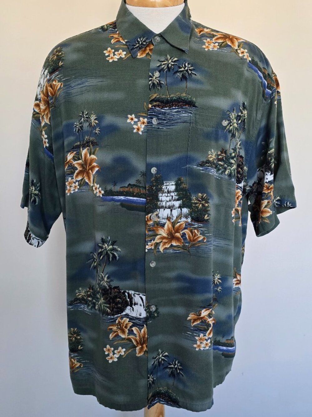 Campia Moda Size XL Men's Hawaiian Camp Shirt Green Waterfall Islands Flowers is